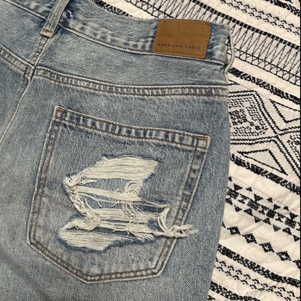 American Eagle Mom Jean Ripped Size 10 R - Picture 3 of 3